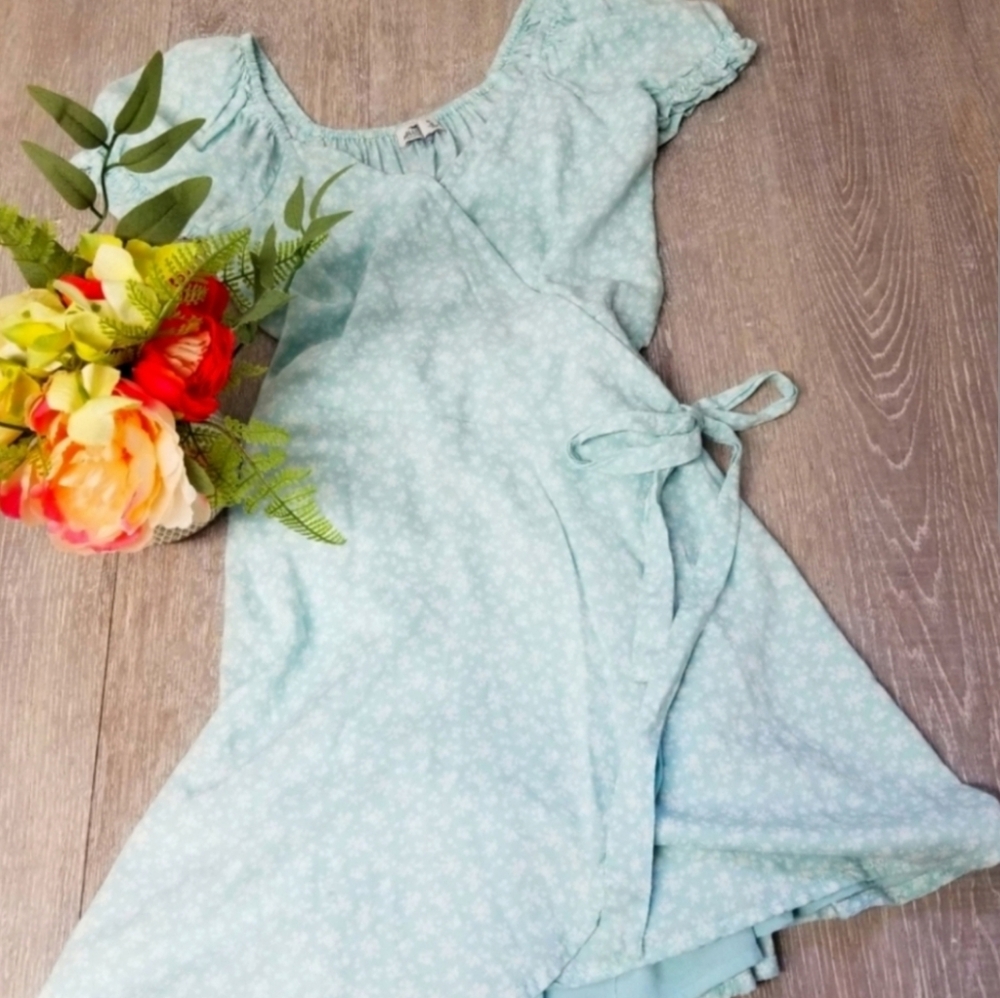 🎉HP🎉Cute Hollister wrap dress